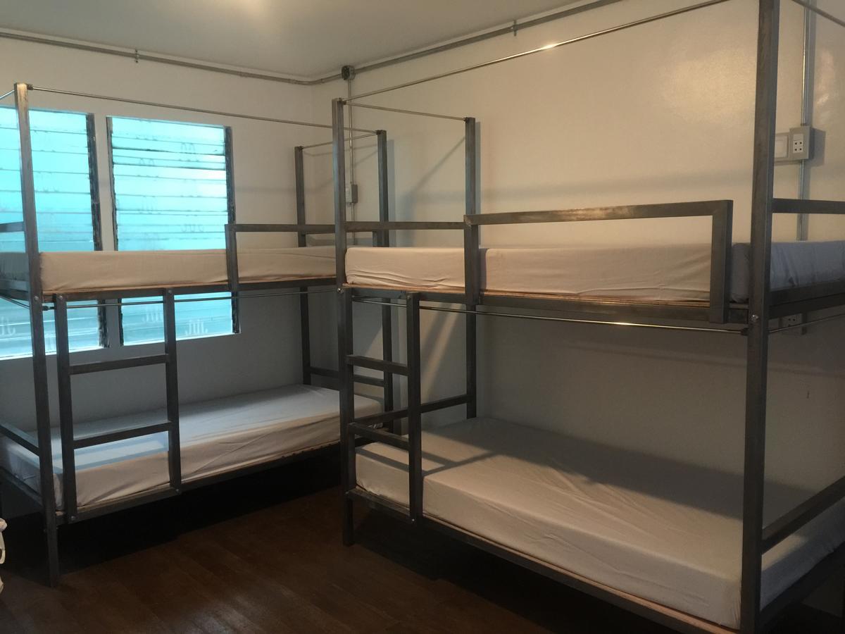 The Hub District Hostel And Dorm Makati City Extérieur photo